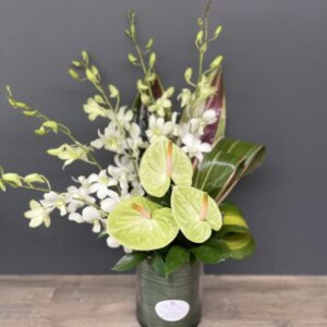 Elegant vase arrangment